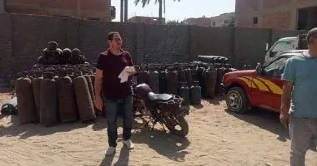 ضبط 250 أسطوانة بوتاجاز قبل بيعها فى السوق السوداء بالجيزة ضبط 250 أسطوانة بوتاجاز قبل بيعها فى السوق السوداء بالجيزة