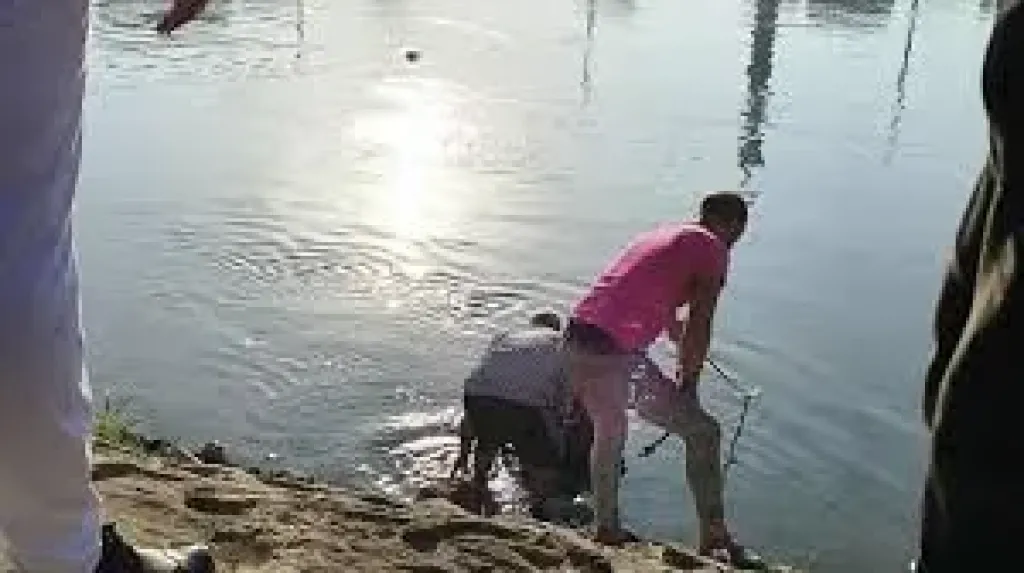 مصرع شاب غرقًا في بحر شبين بالمحلة الكبرى مصرع شاب غرقًا في بحر شبين بالمحلة الكبرى