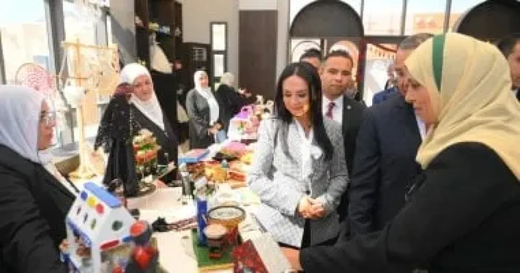 وزيرة التضامن ومحافظ جنوب سيناء يتفقدان القرية التراثية بمدينة شرم الشيخ وزيرة التضامن ومحافظ جنوب سيناء يتفقدان القرية التراثية بمدينة شرم الشيخ