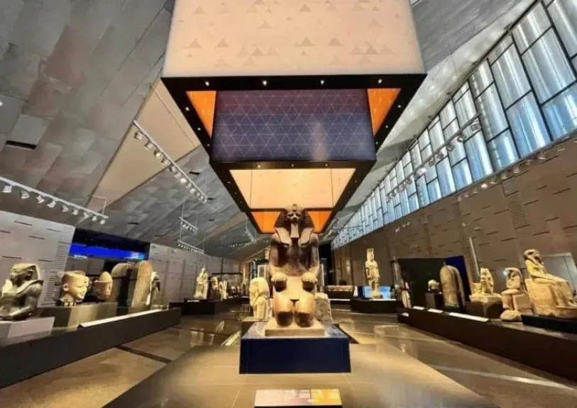 منسقة العرض بالمتحف المصري: مشروع فريد من نوعه عالميًا منسقة العرض بالمتحف المصري: مشروع فريد من نوعه عالميًا