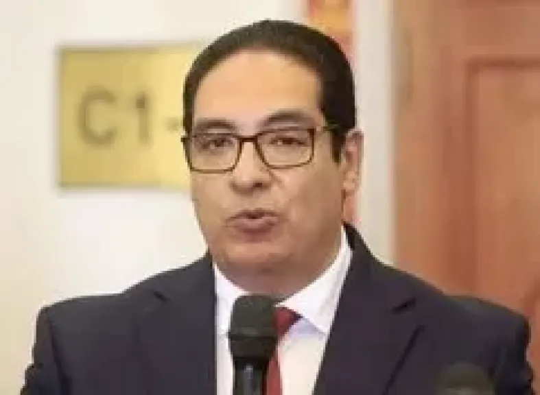 رئيس جامعة القاهرة يهنئ أساتذتها بقرار رئيس الوزراء باللجنة العليا للمسئولية الطبية رئيس جامعة القاهرة يهنئ أساتذتها بقرار رئيس الوزراء باللجنة العليا للمسئولية الطبية