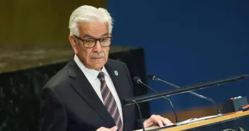 وزير دفاع باكستان يحذر أفغانستان من ”ضربات عميقة” إذا تعرضت بلاده لهجمات... وزير دفاع باكستان يحذر أفغانستان من ”ضربات عميقة” إذا تعرضت بلاده لهجمات أفغانية