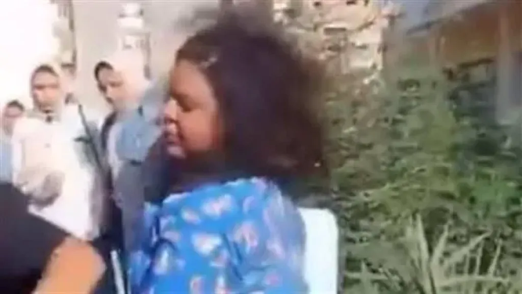 قطعوا شعر بعض، لحظة وقوع مشاجرة بين طالبات المعلمات بدمنهور تثير الغضب قطعوا شعر بعض، لحظة وقوع مشاجرة بين طالبات المعلمات بدمنهور تثير الغضب