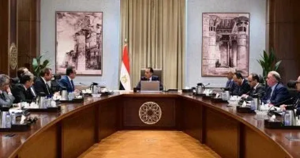 مدبولى يتابع خطوات بدء تطبيق المرحلة الثانية للتأمين الصحى الشامل مدبولى يتابع خطوات بدء تطبيق المرحلة الثانية للتأمين الصحى الشامل