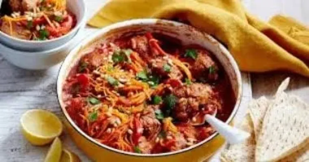 طريقة عمل طاجن الكفتة بالصلصة الحمراء.. لوجبة عشاء شهية ولذيذة طريقة عمل طاجن الكفتة بالصلصة الحمراء.. لوجبة عشاء شهية ولذيذة