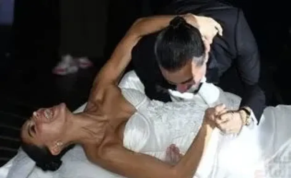 سقوط هايدى خالد أثناء رقصها مع عريسها هادى الباجورى ومحمد رمضان يشعل... سقوط هايدى خالد أثناء رقصها مع عريسها هادى الباجورى ومحمد رمضان يشعل الحفل