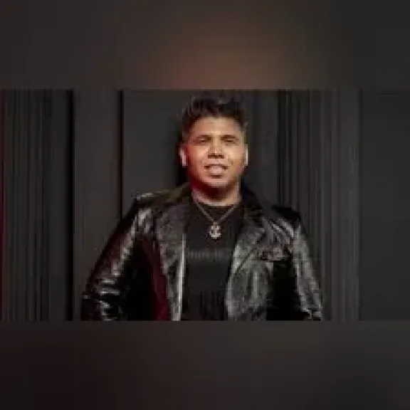 عمر كمال لـ محمد فؤاد: أنت أستاذى وحبيبي وصوتك كان بياخدلى حقى... عمر كمال لـ محمد فؤاد: أنت أستاذى وحبيبي وصوتك كان بياخدلى حقى من الدنيا