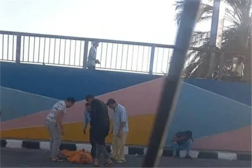 إصابة عامل نظافة صدمته دراجة بخارية أثناء عمله في قنا إصابة عامل نظافة صدمته دراجة بخارية أثناء عمله في قنا