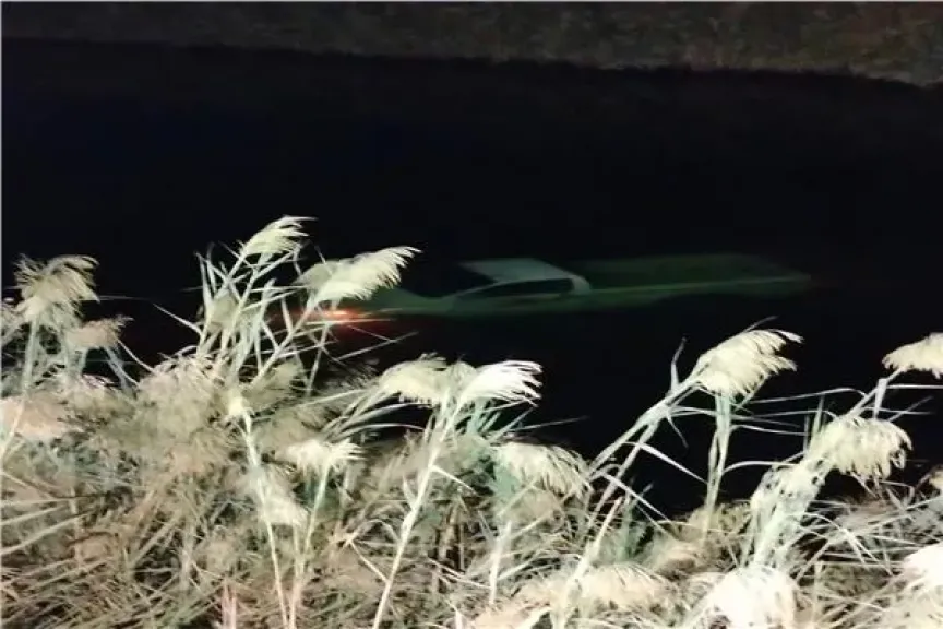 إصابة شخصين إثر حادث سقوط سيارة في ترعة بأسوان إصابة شخصين إثر حادث سقوط سيارة في ترعة بأسوان