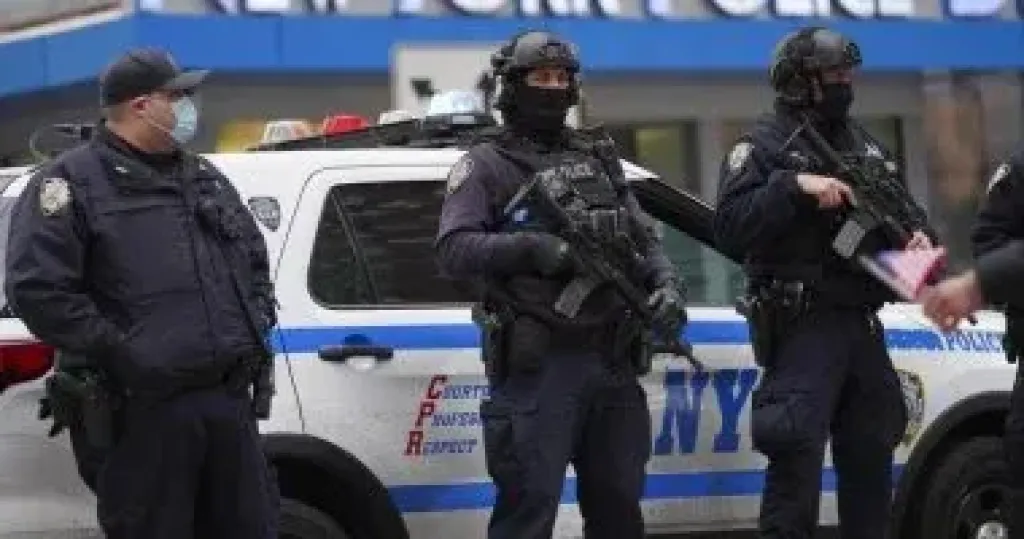 بوليتكو: اعتقال أشخاص يشتبه بانتمائهم لداعش خططوا لشن هجمات فى ميشيجان بوليتكو: اعتقال أشخاص يشتبه بانتمائهم لداعش خططوا لشن هجمات فى ميشيجان