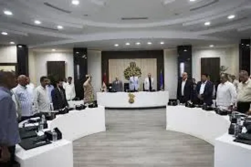 محافظ أسوان يبحث الإجراءات المبكرة لمجابهة مخاطر السيول محافظ أسوان يبحث الإجراءات المبكرة لمجابهة مخاطر السيول