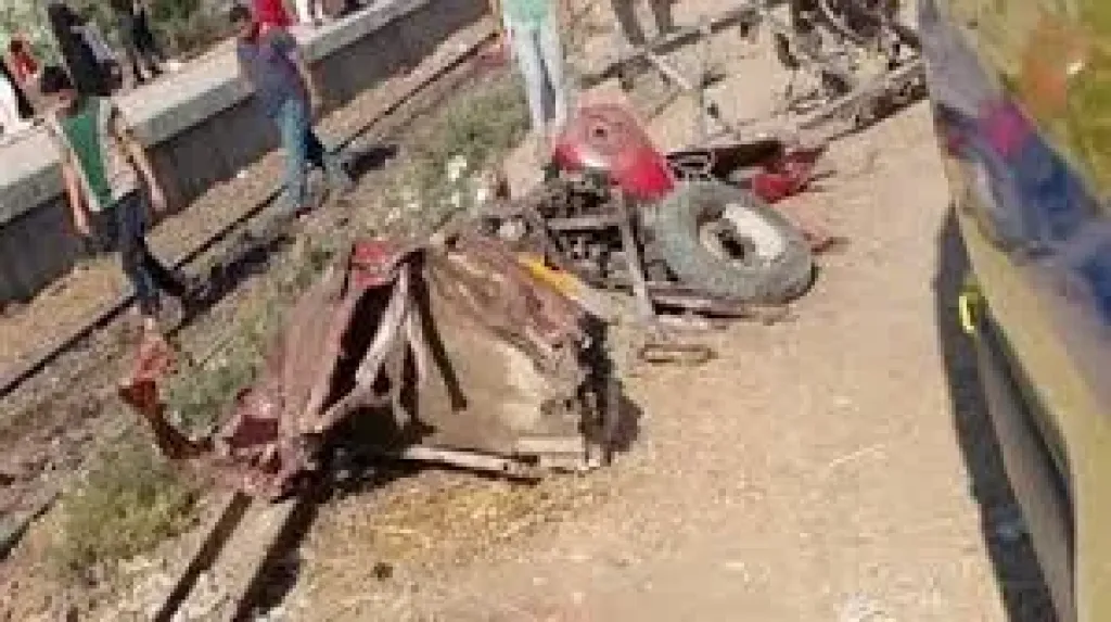 رحلة عمل تنتهي على الطريق، إصابة 5 عمال في حادث مروري بالشرقية