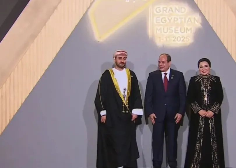 الرئيس السيسي وقرينته يستقبلان الوفود المشاركة في احتفالية افتتاح المتحف المصري الكبير.. صور