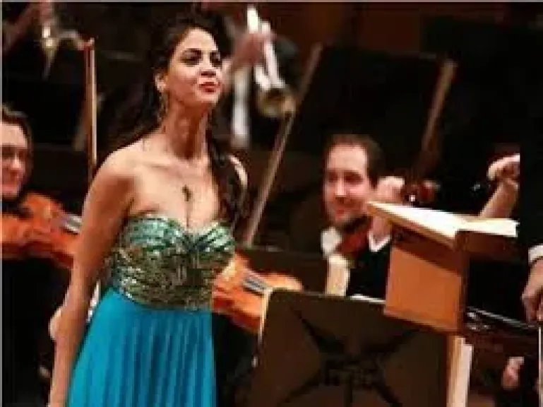 تعرف على السوبرانو ”فاطمة سعيد” بعد ظهورها في حفل افتتاح المتحف المصري الكبير