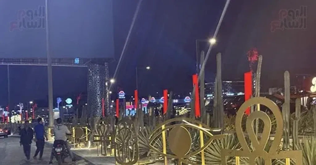 رموز فرعونية تزين طريق المحور تزامنا مع افتتاح المتحف الكبير