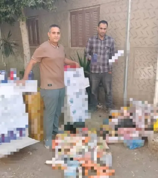 ضبط 4000 عبوة مشروبات و300 عبوة تونة  منتهية الصلاحية بالبحيرة