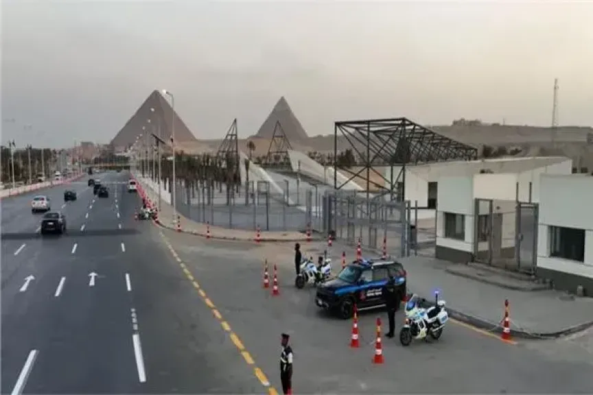 النشرة المرورية.. كثافات متوسطة للسيارات بمحاور القاهرة والجيزة