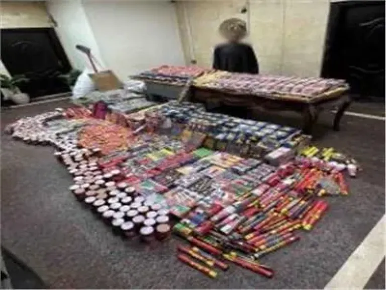 ضبط شخصين لقيامهما بالإتجار في الألعاب النارية وبحوزتهما أكثر من مليون قطعة بالقاهرة