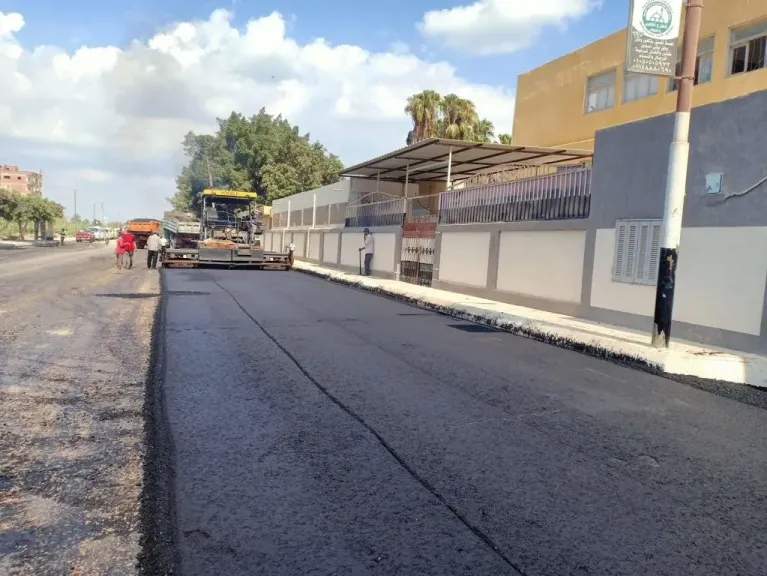باستثمارات بلغت 5 مليون جنيه.. متابعة أعمال رصف شارع المستشفى العام برشيد بطول 1كم