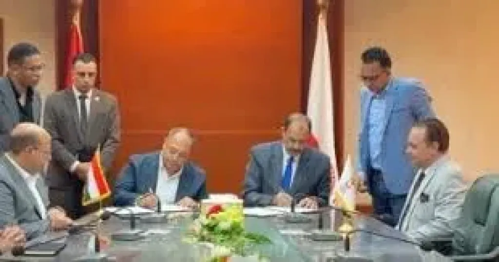 محافظ سوهاج و”تنمية الصعيد” يوقعان 3 بروتوكولات لإقامة مشروعات زراعية وصناعية محافظ سوهاج و”تنمية الصعيد” يوقعان 3 بروتوكولات لإقامة مشروعات زراعية وصناعية