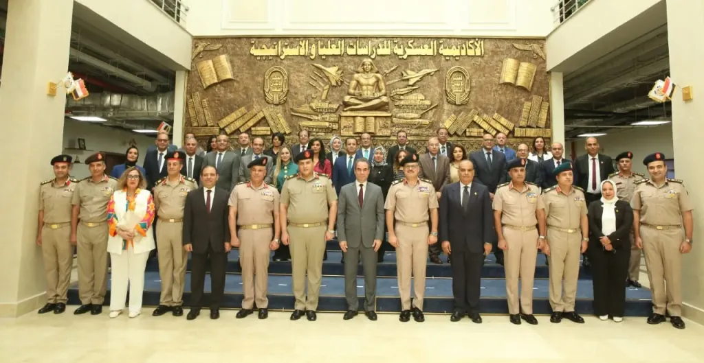 الأكاديمية العسكرية للدراسات العليا والإستراتيجية تنظم فعاليات اليوم الوطنى للدارسين الوافدين بدورات الأكاديمية..صور