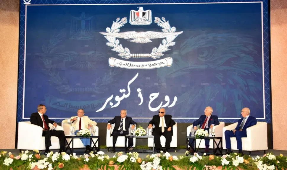 القوات الجوية تنظم ندوة تثقيفية بعنوان ”روح أكتوبر” بمناسبة الإحتفال بالذكرى الـ52 لإنتصارات أكتوبر المجيدة..صور