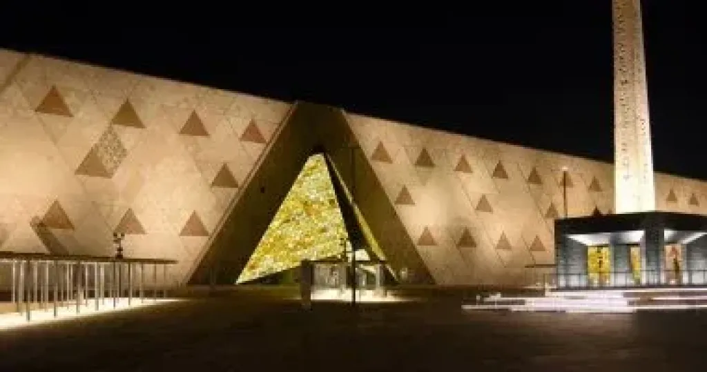 أكاديميون لـBBC: المتحف المصرى الكبير يعزز موقف مصر لاستعادة حجر رشيد