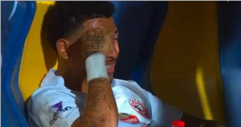 خوان بيزيرا لاعب الزمالك يغادر المباراة باكيًا بعد إصابته