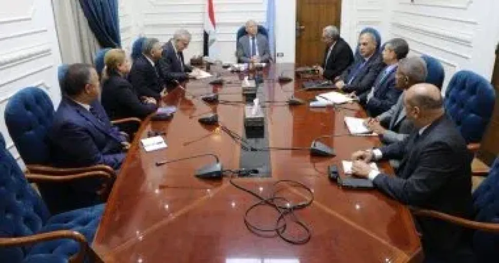 محافظ القاهرة يوجه رؤساء الأحياء بالتواجد الميدانى بالشارع وحل مشاكل المواطنين