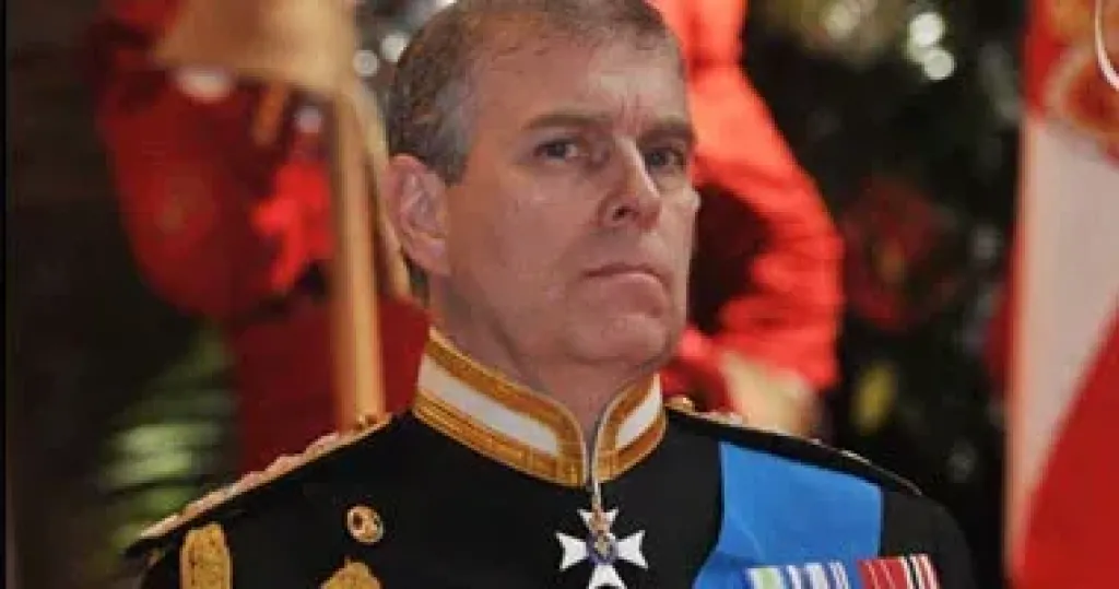 وزير الدفاع البريطاني: أندرو سيجرد من ألقابه البحرية
