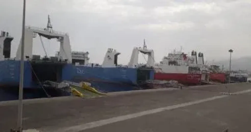 وصول 1310 أطنان معدات وتصدير 110 آلاف طن فوسفات بميناء سفاجا