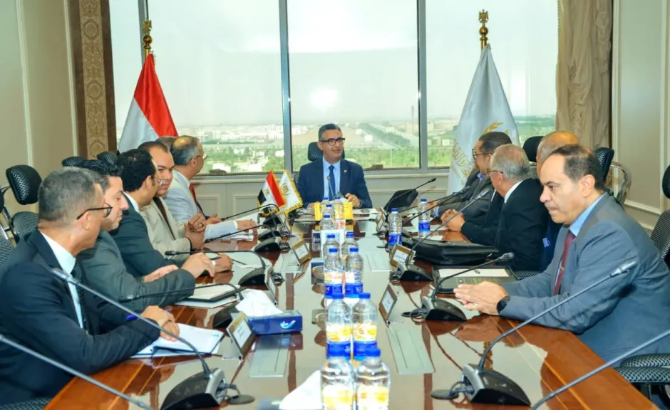 وزير التموين يبحث مع شعبة البترول ضبط الأسواق وتوفير البوتاجاز للمواطنين