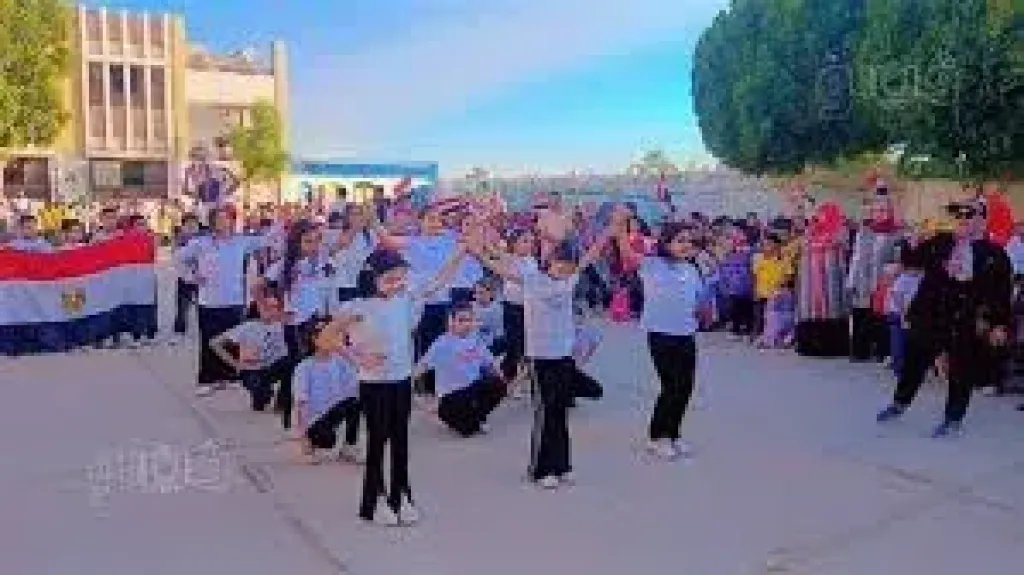 محافظ أسوان يتفقد مدرستين لمتابعة انتظام العملية التعليمية