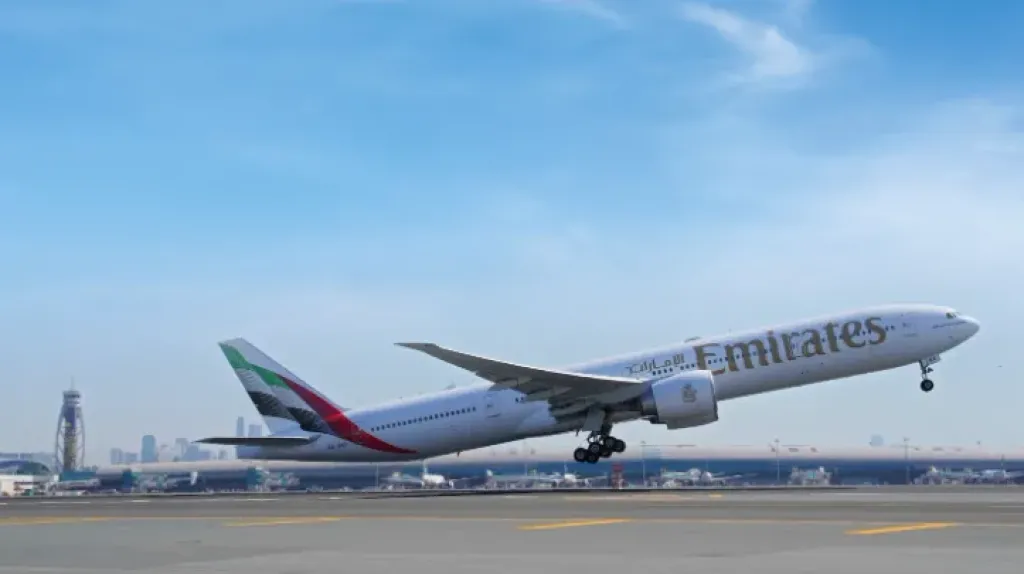 طيران الإمارات تعزز عملياتها إلى القاهرة وتضيف رحلة يومية خامسة