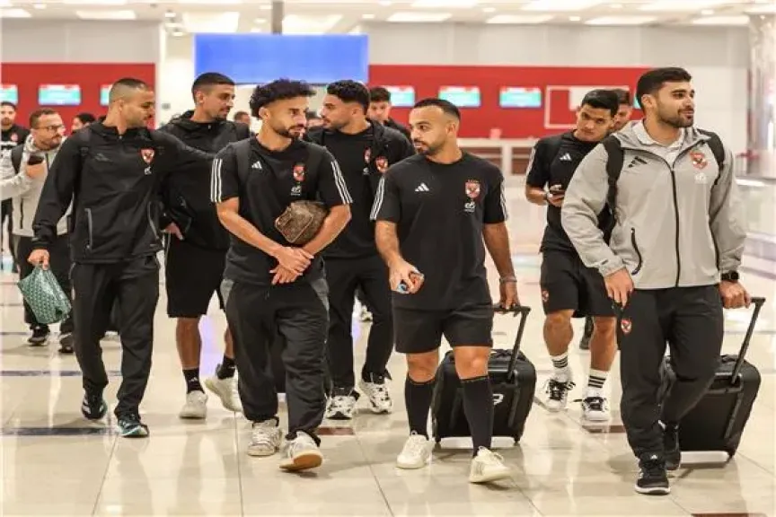 بعثة الأهلي تصل مطار دبي وتستعد للتوجه إلى العين استعدادا للسوبر