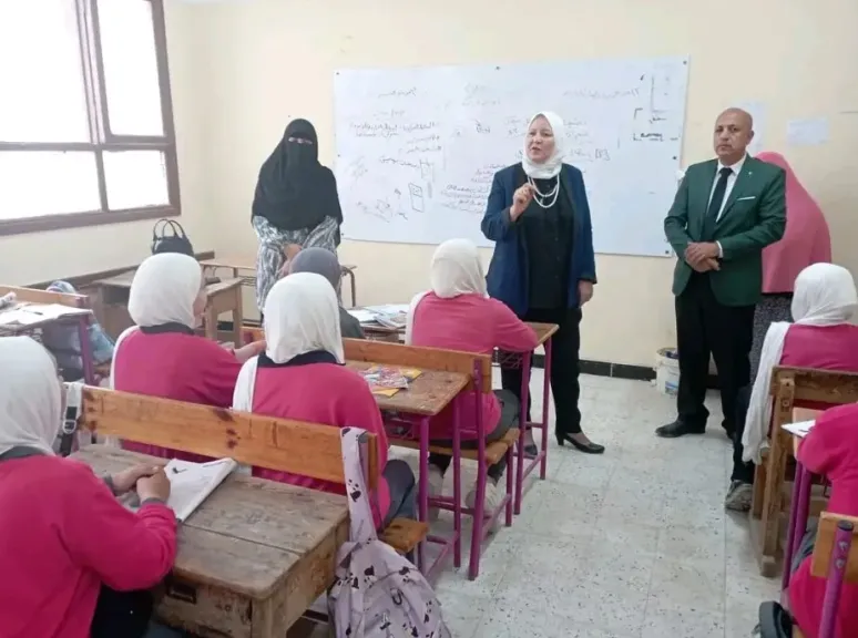وكيل تعليم بنى سويف تتفقد مدرسة محمد مبروك الاعدادية بنات..صور