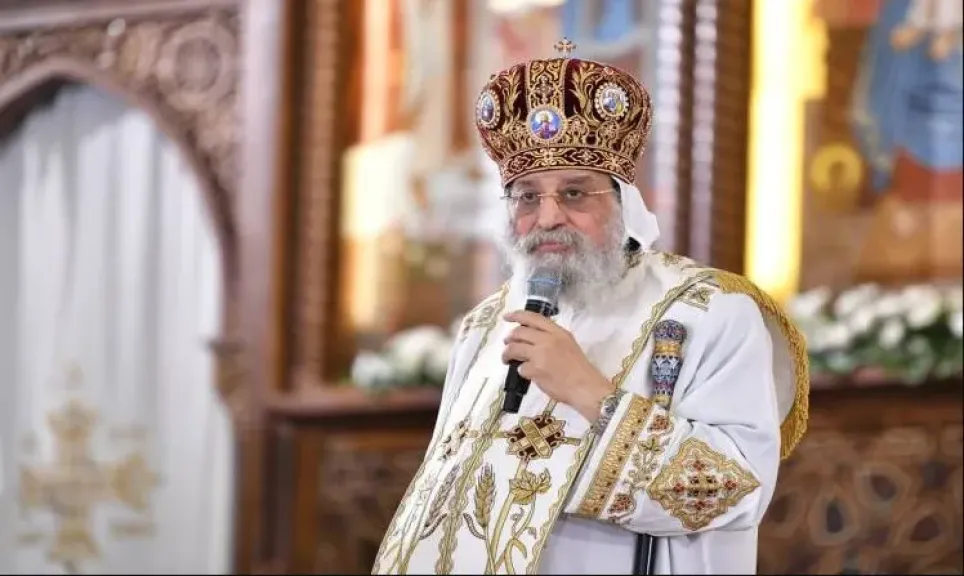 الأنبا أنجيلوس وشعب كنائس شبرا الشمالية يهنئون البابا تواضروس بعيد ميلاده