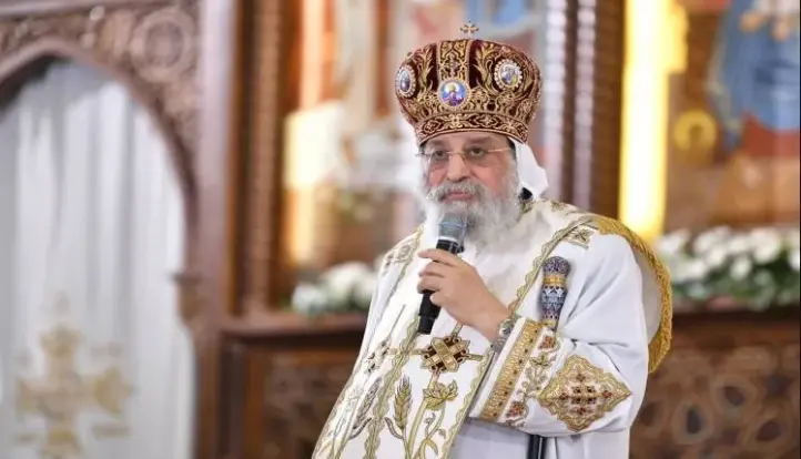 الأنبا أنجيلوس وشعب كنائس شبرا الشمالية يهنئون البابا تواضروس بعيد ميلاده