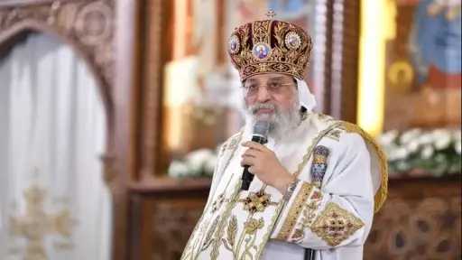 الأنبا أنجيلوس وشعب كنائس شبرا الشمالية يهنئون البابا تواضروس بعيد ميلاده