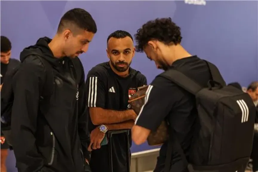 بعثة الأهلي تصل مقر إقامتها في العين استعدادا للسوبر المصري