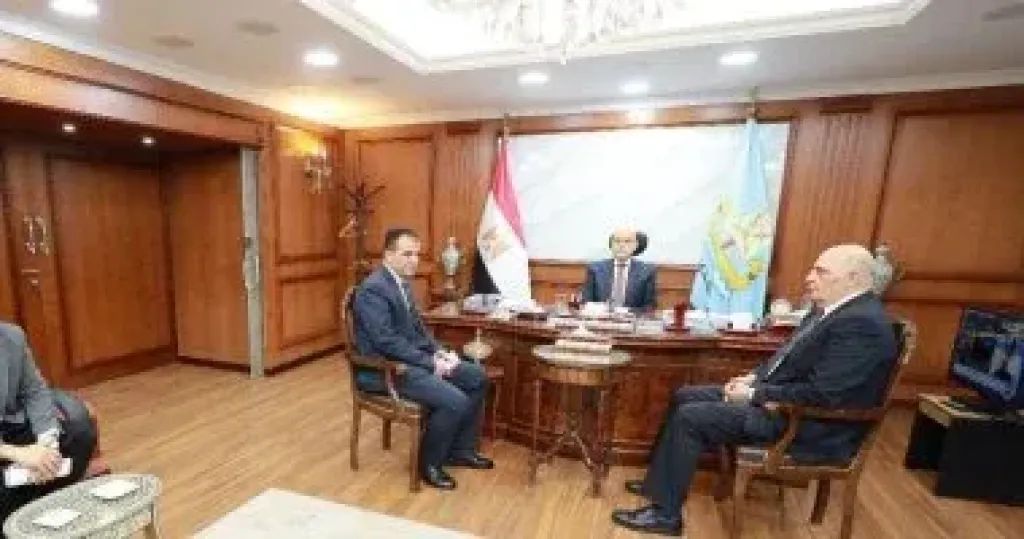 محافظ كفر الشيخ يبحث تطوير الشبكة الكهربائية ودعم القطاع بالمعدات الحديثة