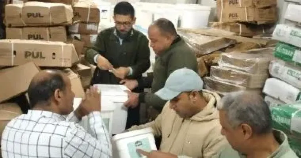 ضبط 2.5 طن قشطة منتهية الصلاحية و323 كيس سكر مجهول المصدر بالإسكندرية