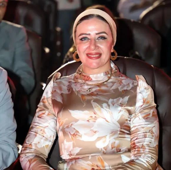 الدكتورة اسماء الطاهر تكتب: قصة الاحتفال الكبير والسيدة حرم الرئيس