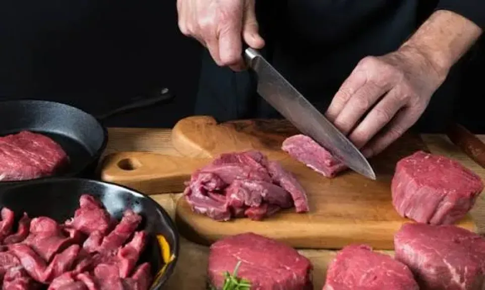 انخفاض الضاني وارتفاع البتلو والكندوز، أسعار اللحوم اليوم في الأسواق