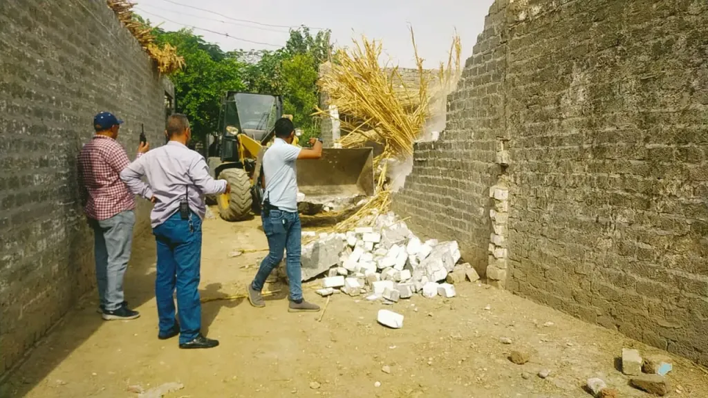 محافظ أسيوط: استرداد 225 فدانًا و2020 متر مربع خلال تنفيذ 27 قرار