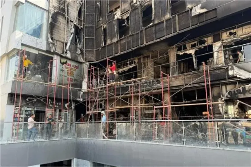 الحياة تعود من جديد.. بدء ترميم «مول الكرامة» بعد كارثة الحريق بالعبور| صور