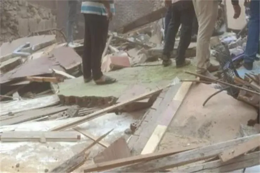 انهيار جزئي لعقار مأهول بالسكان في شارع الفلكي بالخليفة
