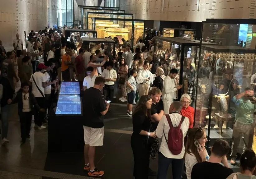 إقبال جماهيري كثيف في أول أيام استقبال الجمهور بالمتحف المصري الكبير