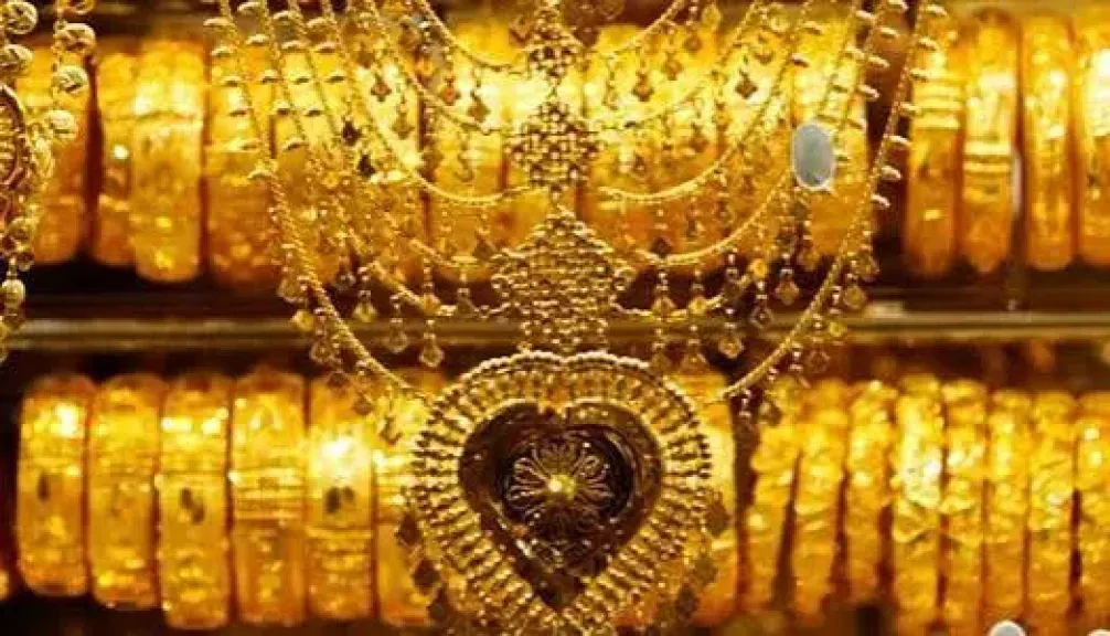 أسعار الذهب تتجه لتحقيق مكاسب أسبوعية مدعومة بضعف الدولار