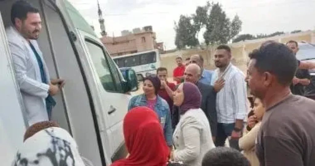 الإسكندرية: الكشف على نحو 660 حالة وتوزيع 100 نظارة طبية بالمجان في قافلة ”بسمة أمل” بكرموز